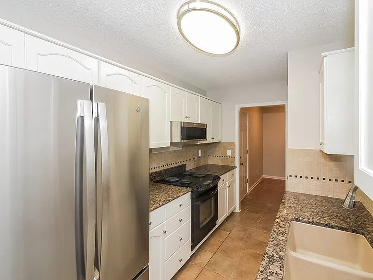 803 Carianne Cv — Photo 9