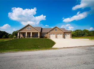 6214 E Thumper Dr, Oakley, IL 62501