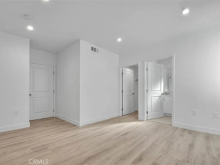 5852 Vineland Ave #5852-2 — Photo 40