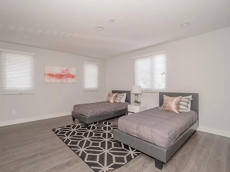 3913 Brighton Ave — Photo 20