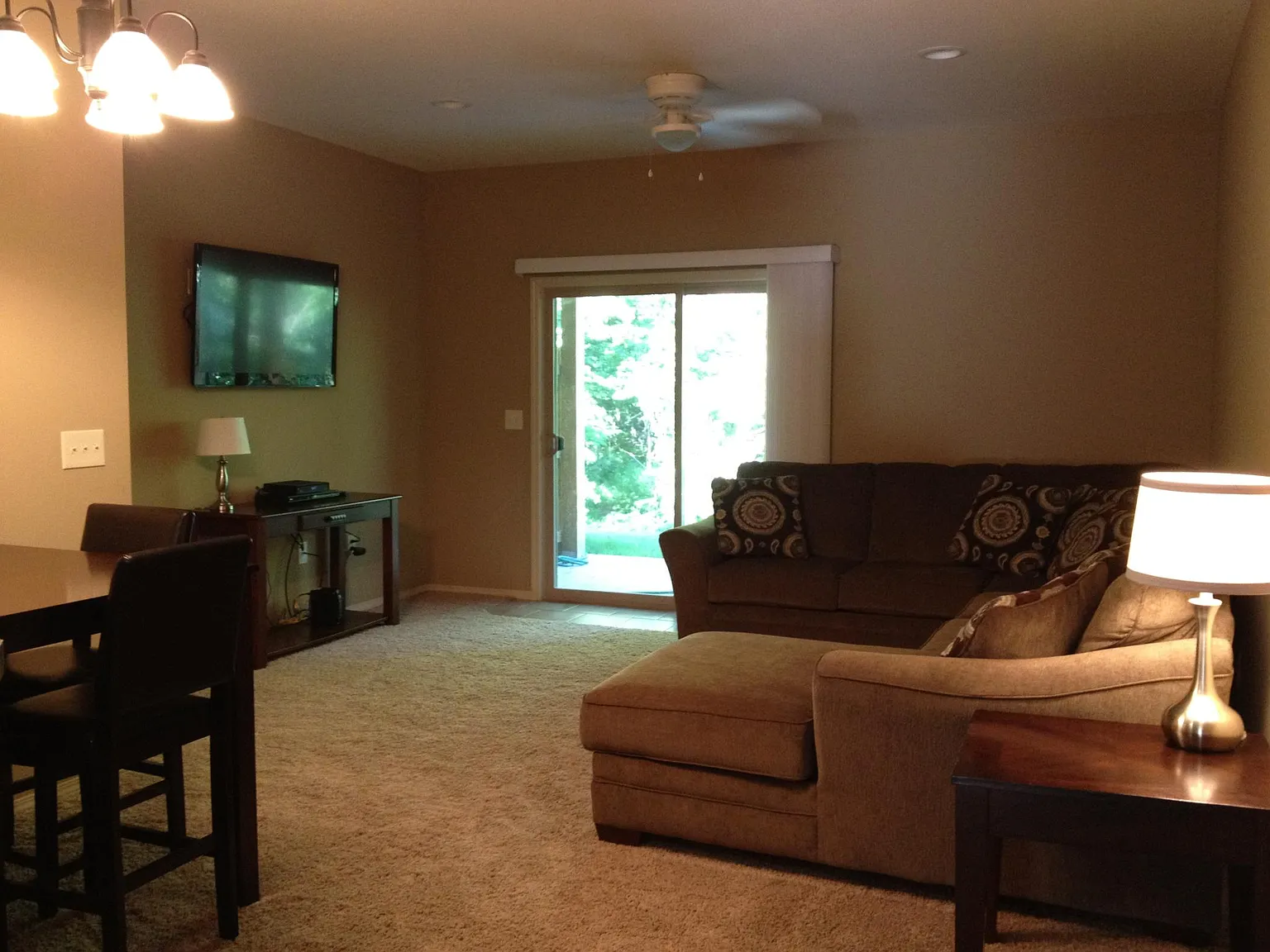 3 bed, 2.5 bath, 1500 sqft, $1,600 — Photo 4