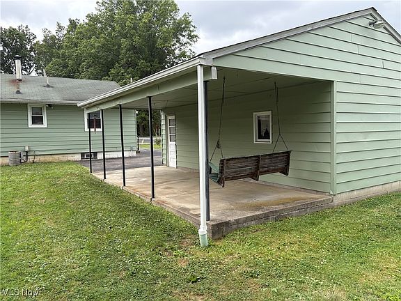 3rd image of 1568 Clemmens Ave