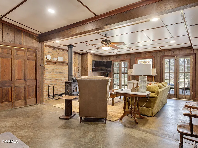 411 Wiggins Rd — Photo 8
