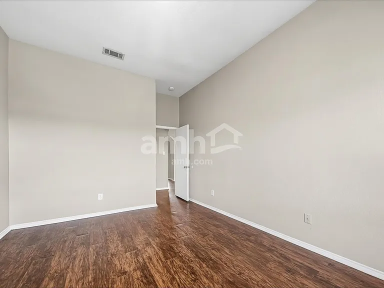 912 Buffalo Springs Dr — Photo 10