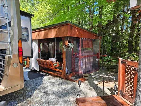 55 Sassafras Road, Newland, NC 28657