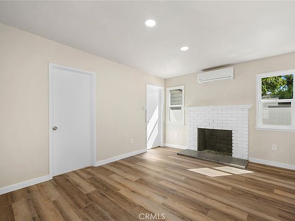 4th image of 908 E Maple St #A