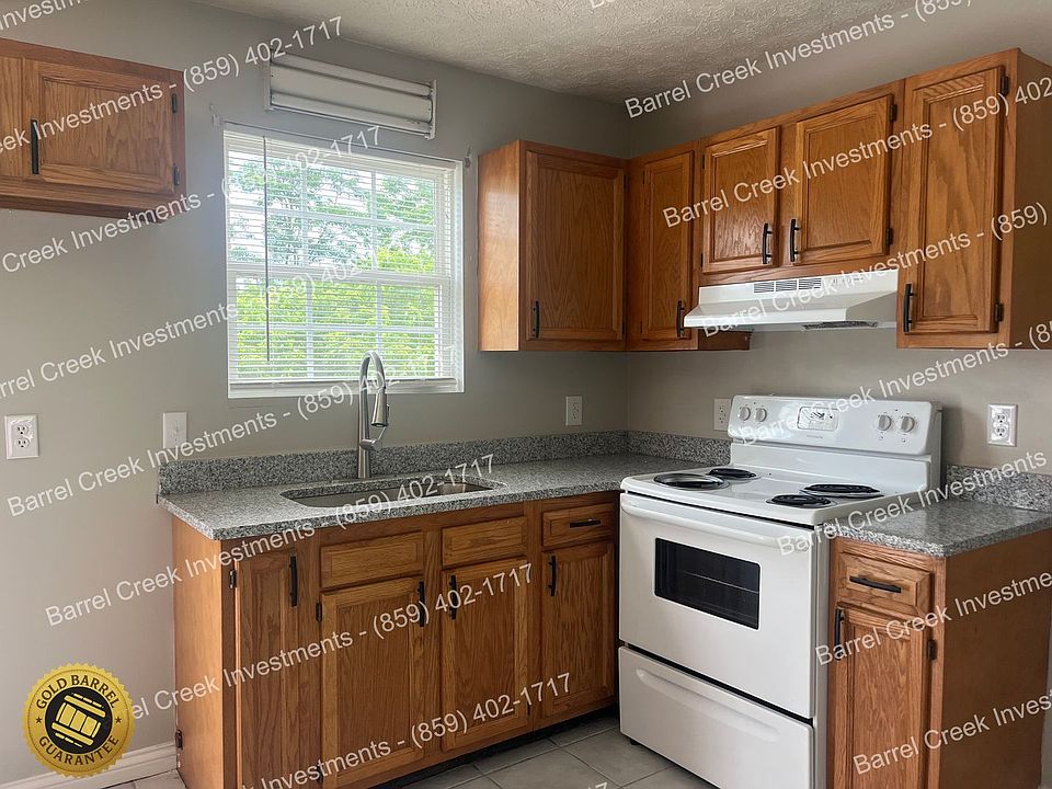 1st image of 121B Highland Ct