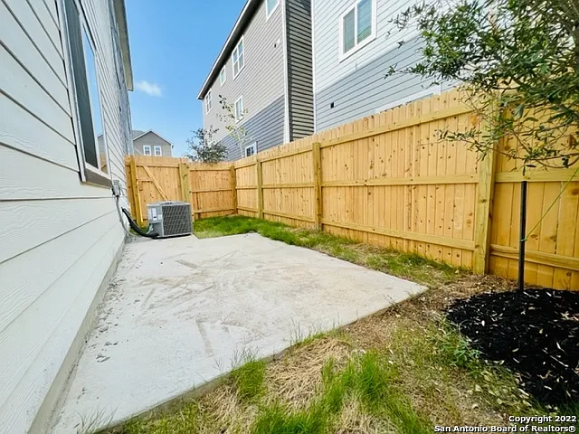 21518 James Charles — Photo 36