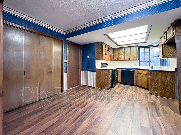 6801 Chisholm Ct — Photo 6