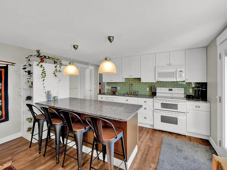 169 E 4th Ave #B — Photo 7