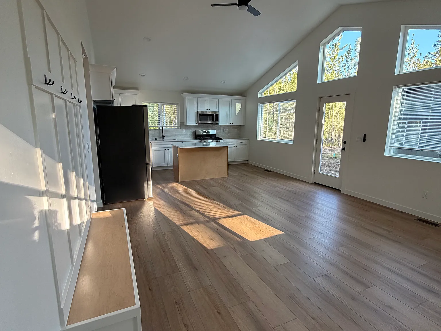 2 bed, 900 sqft, $1,995 — Photo 4