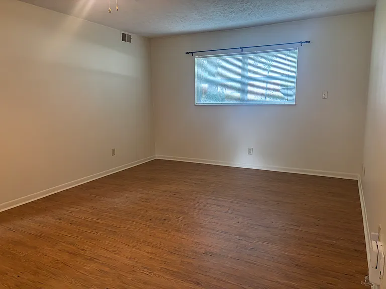 315 Meadowcreek Dr #102 — Photo 2