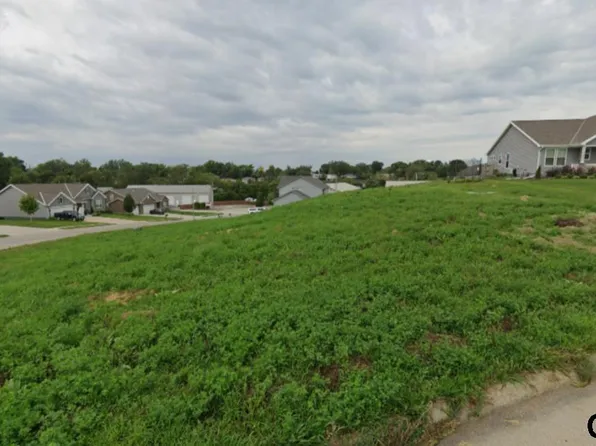 15210 Elmwood Dr, Bennington, NE 68007