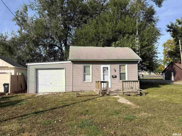 126 N 6th Ave, Canton, IL 61520