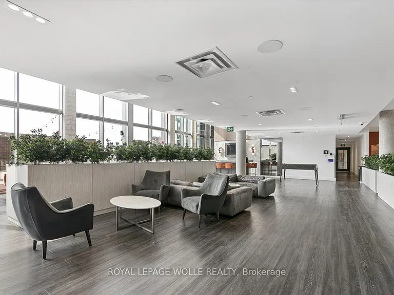 15 Wellington St S #1204 — Photo 27