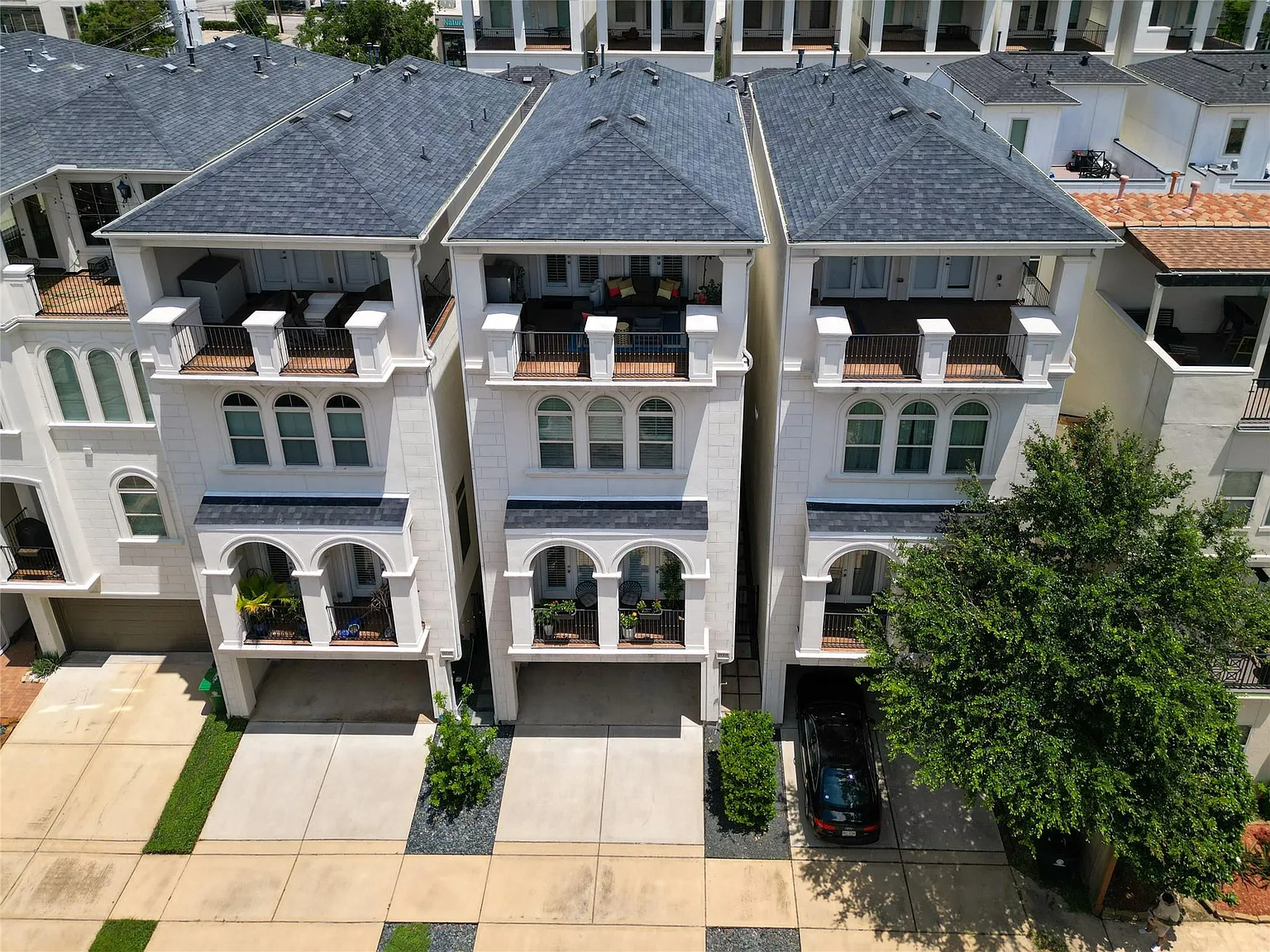 3 bed, 3.5 bath, 3129 sqft, $4,300 — Photo 1
