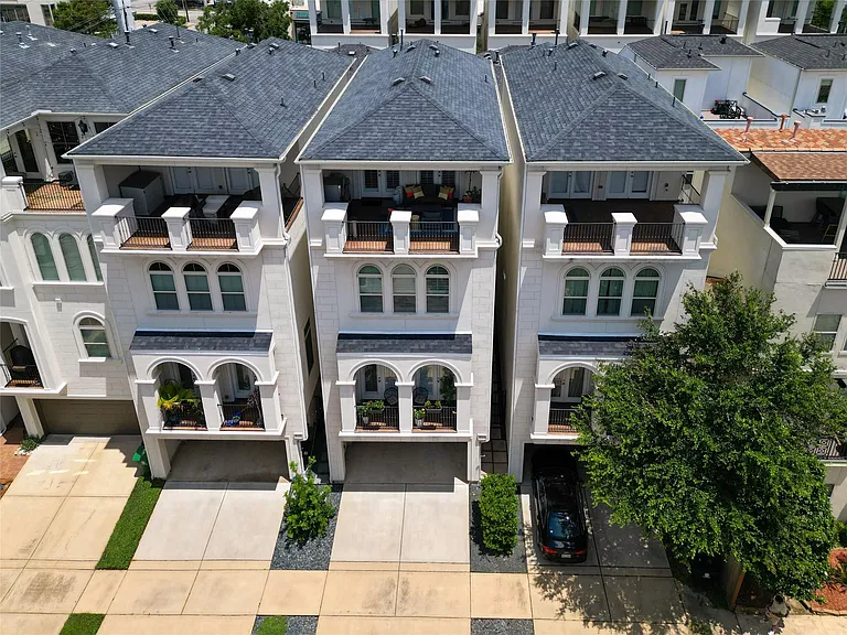 4008 Barnes St — Photo 1
