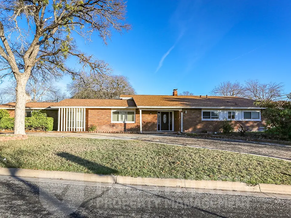 101 Highland Oaks Dr