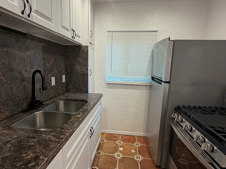 632 N Hayworth Ave #2 — Photo 5