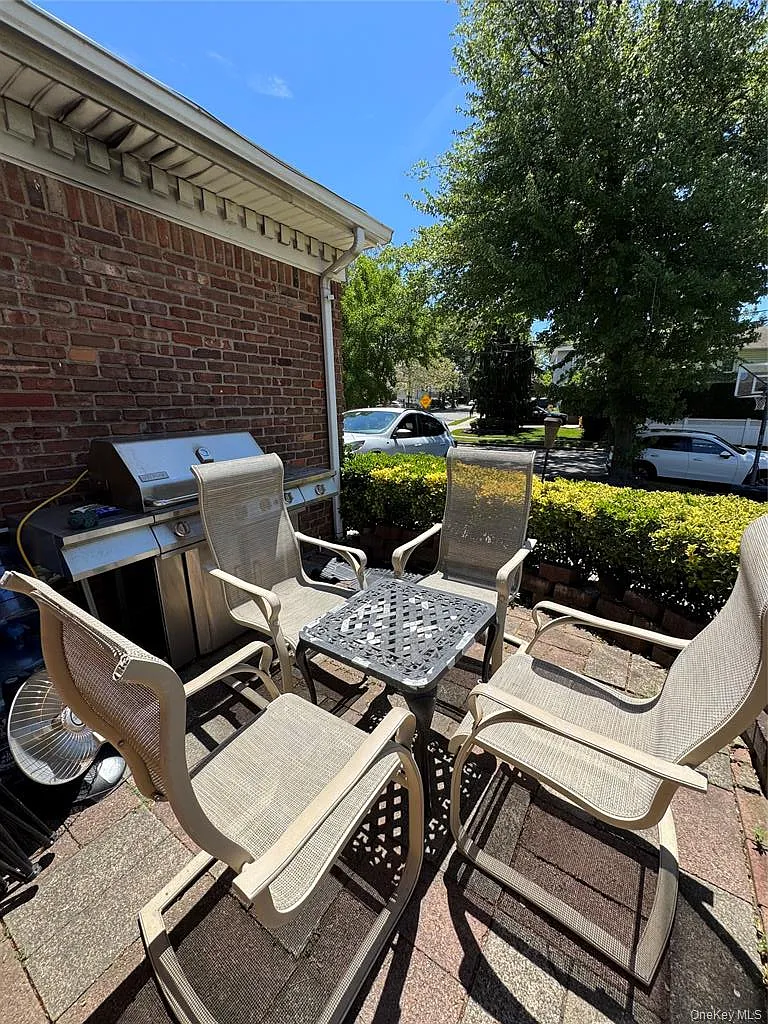 3 bed, 1164 sqft, $5,400 — Photo 2