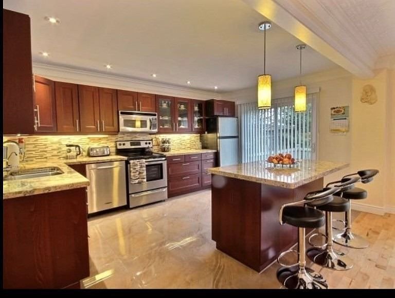 2nd image of 3148 Anderson Cres