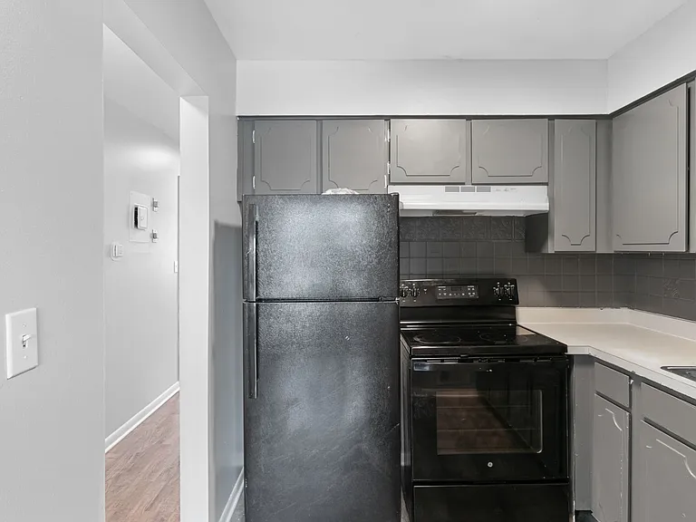 1815 Potomac Cir — Photo 7