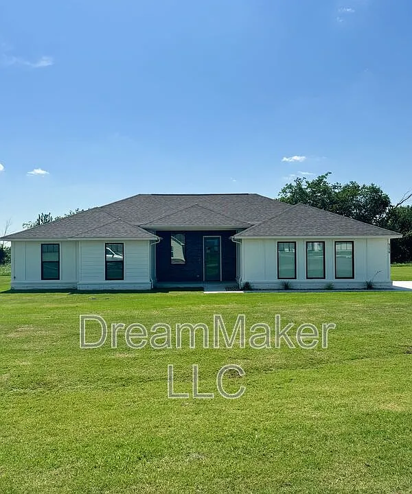 5176 Lily Ln