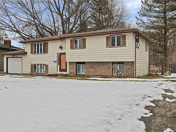 2nd image of 208 Mount Ridge Cir