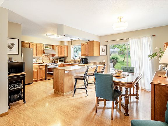 5th image of 2721 Valley View Dr