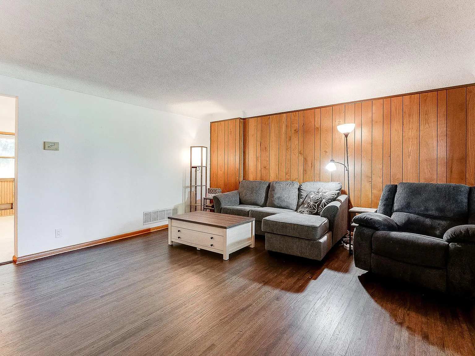 3 bed, 1600 sqft, $1,899 — Photo 2