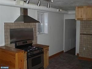3rd image of 1532 E Susquehanna Ave