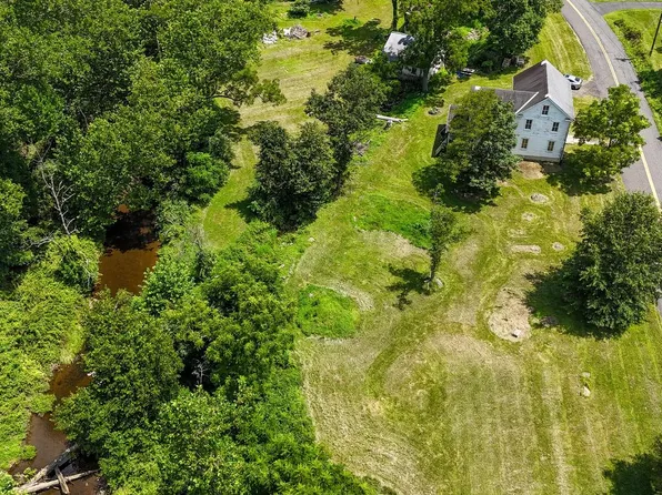 2310 Rostkowski Rd, Green Lane, PA 18054