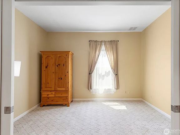 4th image of 1526 Blaine St #B