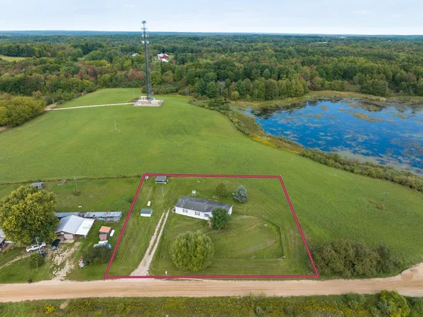 20428 Five Mile Rd, Stanwood, MI 49346