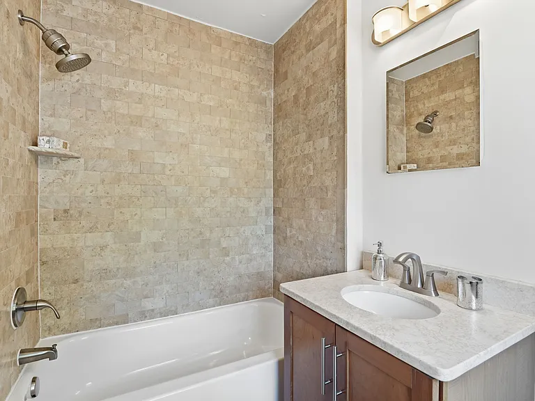 14 S St NE #201 — Photo 20