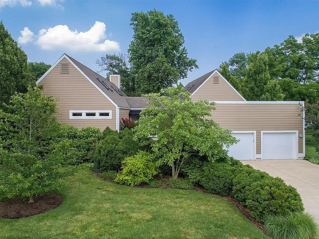 9048 Robyn Rd photo 1