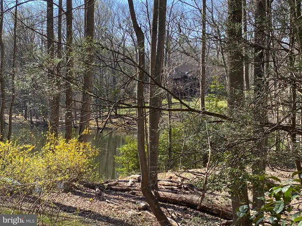 Vale Spring Dr, Oakton, VA 22124