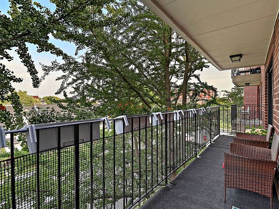 4th image of 6330 W Lincoln Ave #4E