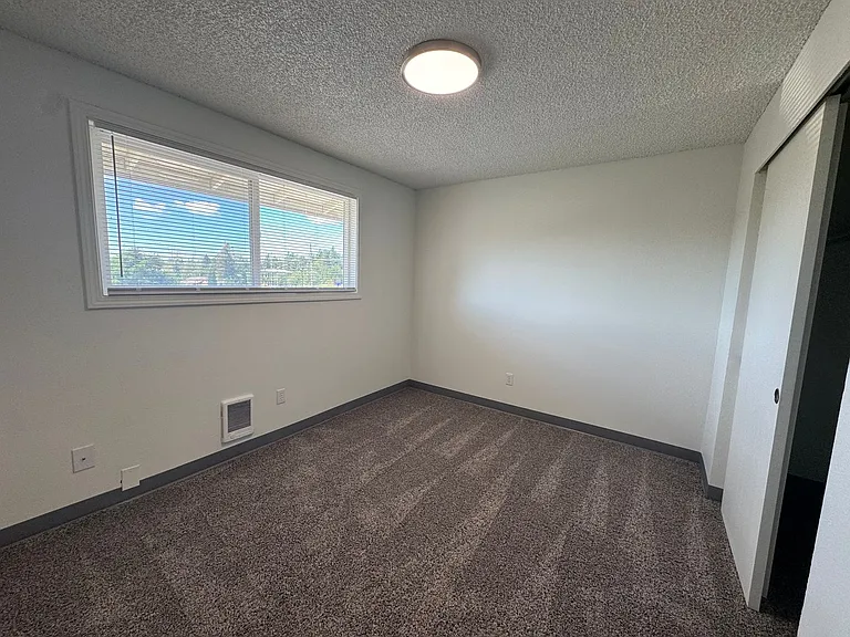 Somerset Apartments — Photo 7