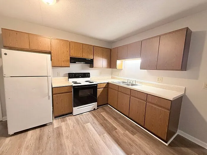 302 Park Ave — Photo 13
