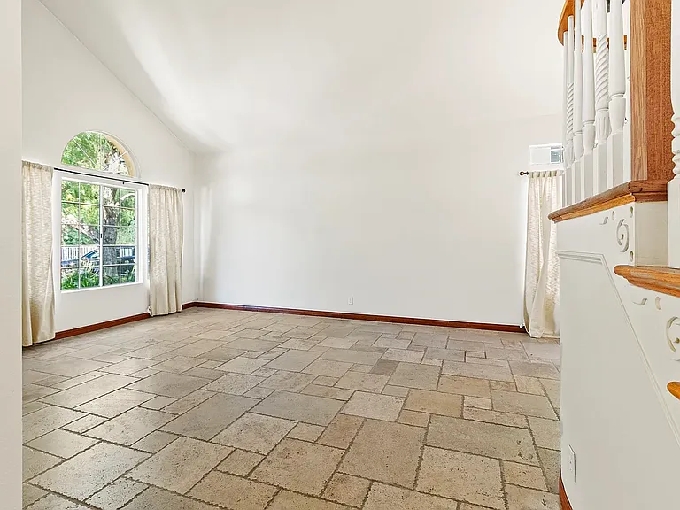 29346 Castle Rd — Photo 8