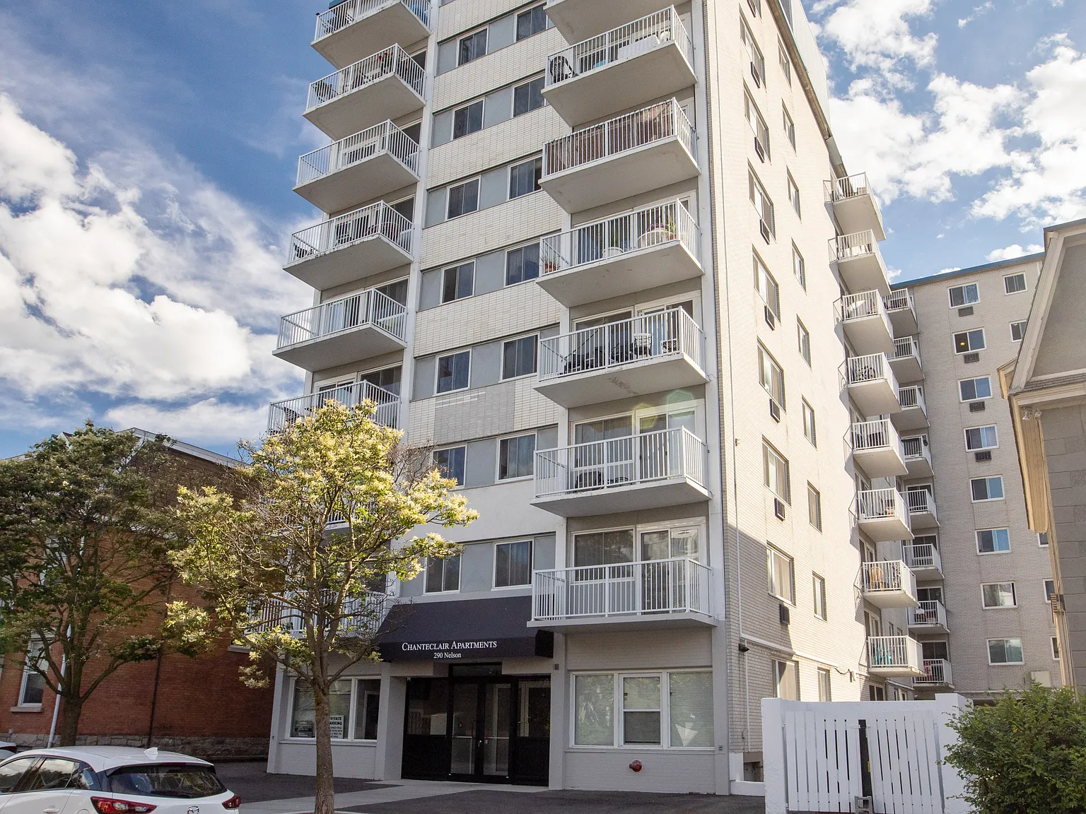 Chanteclair Apartments — Photo 2