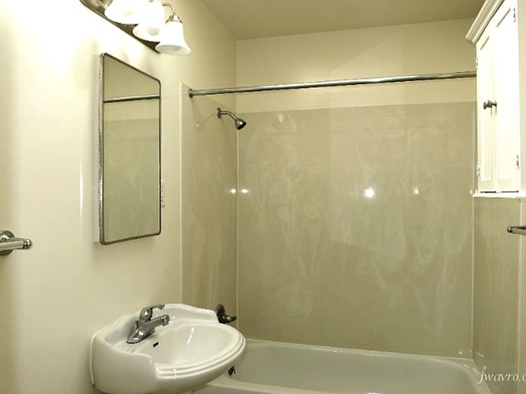 5th image of 1911 Greenwich St APT 6