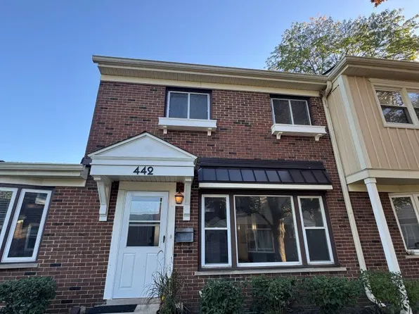 442 Congress Ct #9, Wood Dale, IL 60191