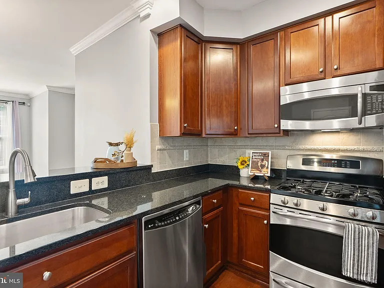 242 N Summit Ave #21 — Photo 21