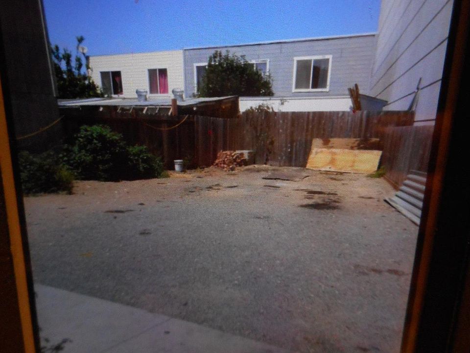 2nd image of 1832-1830 Egbert Ave