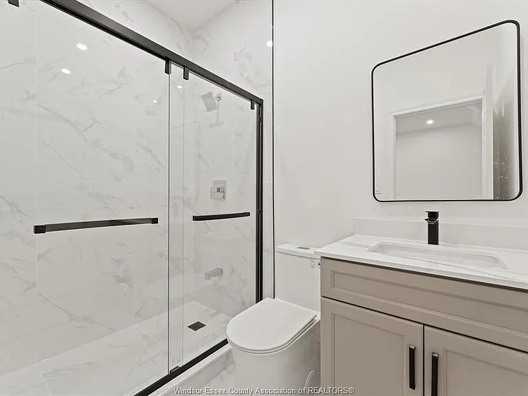 702 Pierre Ave #3 — Photo 15