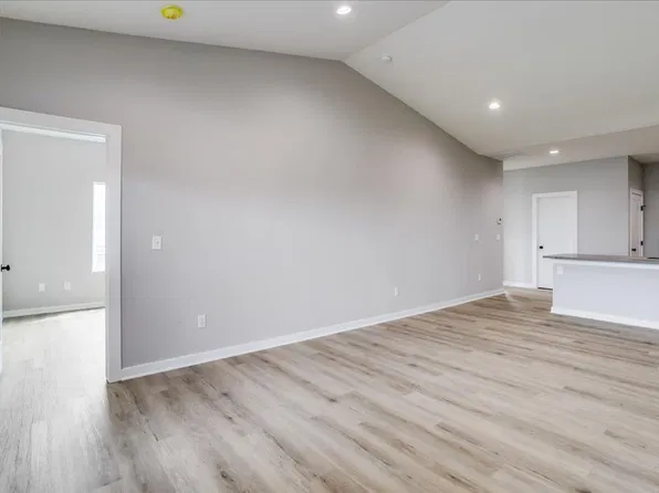 9957 E Crosswind Ct, Wichita, KS 67210