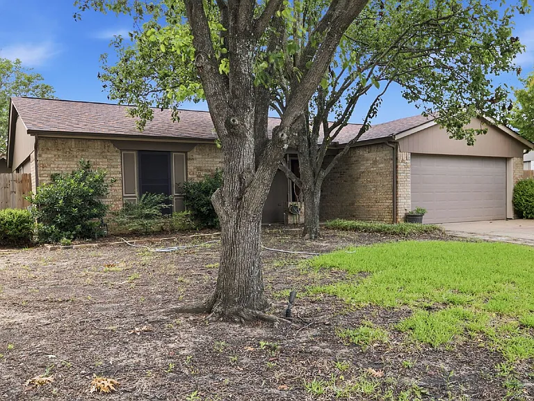 525 Parkview Dr — Photo 2