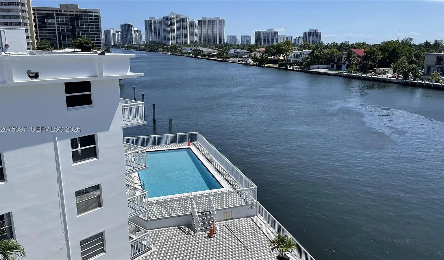 Chelsea Bayview Condo — Photo 2